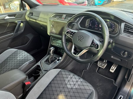 2022 Volkswagen Tiguan R-LINE 1.4 TSI PHEV 2 245HP 5DR thumbnail