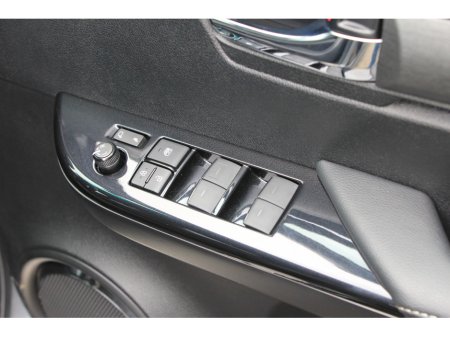 2025 Toyota Hilux Invincible X * Roll cover and bars inc €66,358 thumbnail