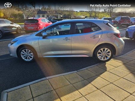 2024 Toyota Corolla COROLLA HYBRID LUNA H/B €29,900 thumbnail