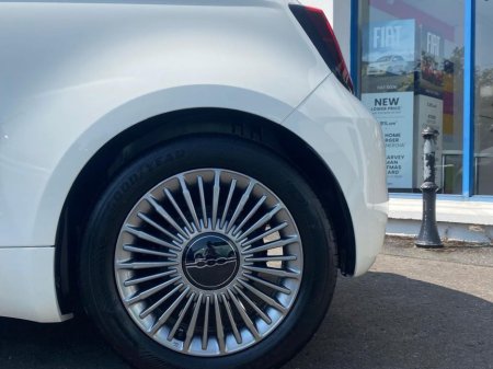 2025 Fiat 500e Icon EV 320km Range €19,950 thumbnail