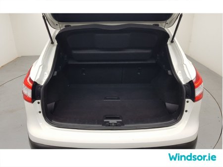 2017 Nissan Qashqai 1.2 PET SV PREMIUM €17,995 thumbnail