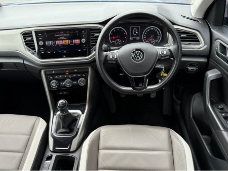 2022 Volkswagen T-Roc DESIGN 1.0 TSI 110HP 5DR €23,950 thumbnail