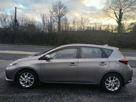 2016 Toyota Auris - thumbnail 4