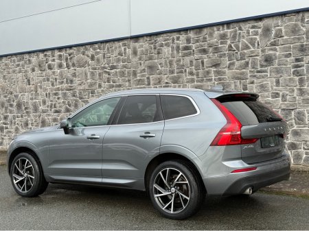 2021 Volvo XC60 2.0D MOMENTUM 5DR AUTO €38,950 thumbnail