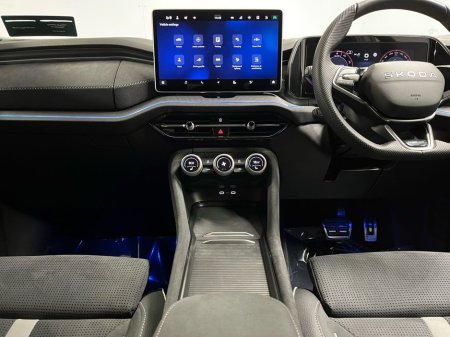 2025 Skoda Kodiaq Sportline IV 1.5TSi PHEV 204BHP - Reversing Camera - Climate Control - Sat Nav - Heated Seats - Keyless Start - Apple CarPlay/Android Auto €53,950 thumbnail