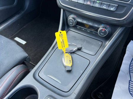 2015 Mercedes-Benz CLA Class CLA180 SHOOTING BRAKE AMG-LINE 1.6 AUTO // PANORAMIC SUNROOF // FULL SERVICE HISTORY // €18,950 thumbnail