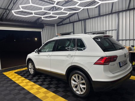 2017 Volkswagen Tiguan - thumbnail 3
