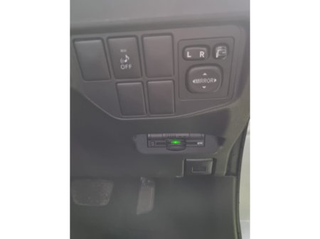 2014 Toyota Prius - thumbnail 21