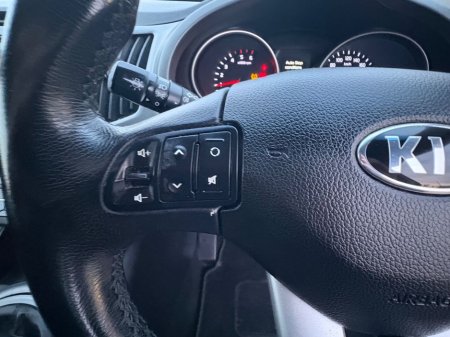 2015 Kia Sportage Platinum SE 4DR, Touch Screen Infotainment System, Sat Nav, Bluetooth, AUX Connection, Multi-Function Steering Wheel, €13,900 thumbnail