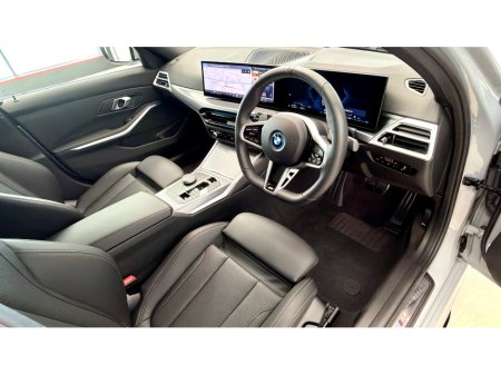 2025 BMW 3 Series - thumbnail 9