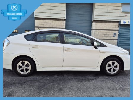 2015 Toyota Prius - thumbnail 4