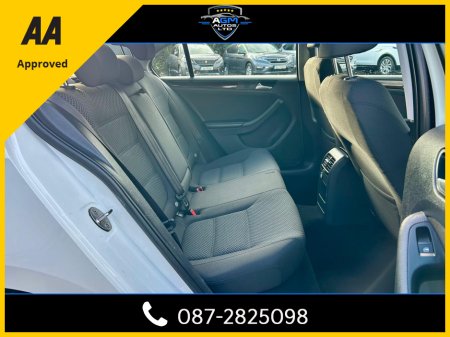 2015 Volkswagen Jetta CL 2.0 TDI MANUAL 5SPEED 110HP 4DR €10,950 thumbnail