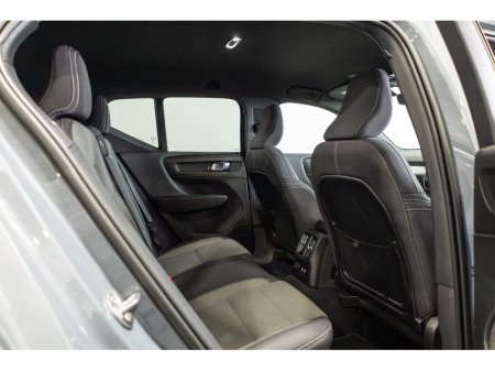 2022 Volvo XC40 - thumbnail 12