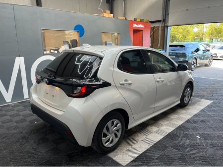 2022 Toyota Yaris - thumbnail 2