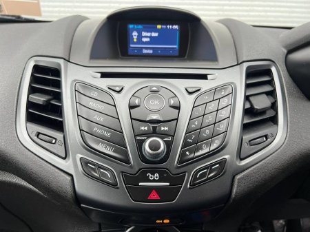 2016 Ford Fiesta - thumbnail 7