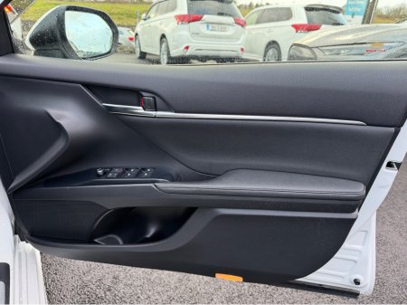 2020 Toyota Camry - thumbnail 17