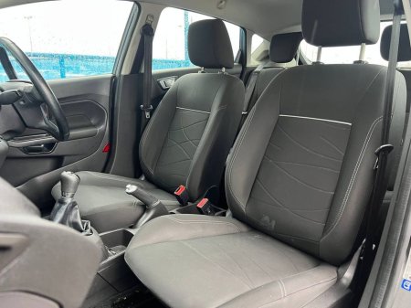 2016 Ford Fiesta - thumbnail 6