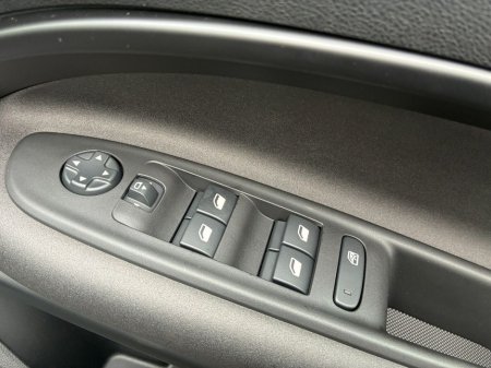 2026 Alfa Romeo Junior Ibrida €44,345 thumbnail