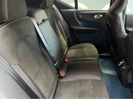 2022 Volvo XC40 - thumbnail 13