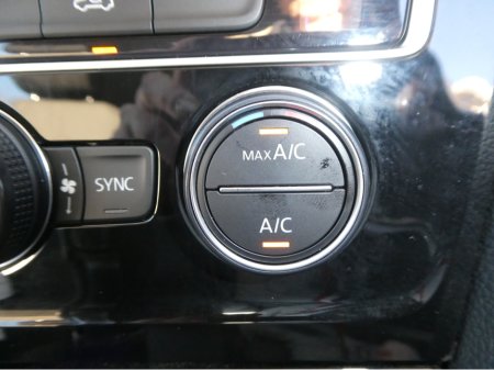 2015 Volkswagen Golf TSI Bluemotion €13,950 thumbnail