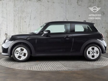 2025 MINI Hatch Cooper C 3 Door €39,900 thumbnail