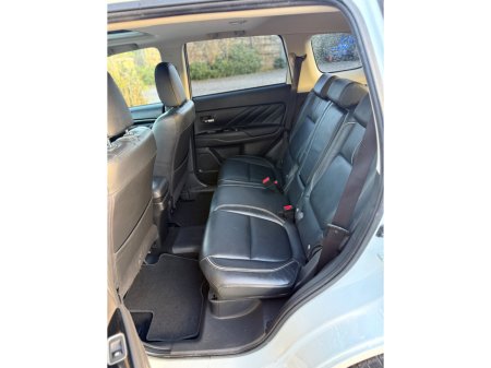 2017 Mitsubishi Outlander - thumbnail 19