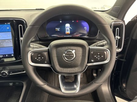 2023 Volvo XC40 - thumbnail 13