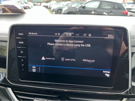 2022 Volkswagen T-Roc R-LINE AUTOMATIC 2.0 DIESEL //HIGH SPEC////HEATED SEATS//ADAPTIVE CRUISE CONTROL//KEYLESS ENTRY//REVERSE CAMERA// €29,950 thumbnail