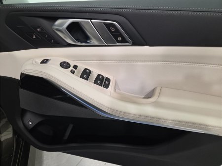 2026 BMW X5 xDrive50e M Sport thumbnail