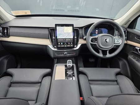 2025 Volvo XC90 T8 Plus Dark AWD €79,895 thumbnail