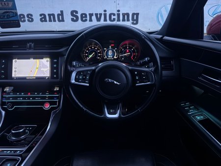 2017 Jaguar XF - thumbnail 14