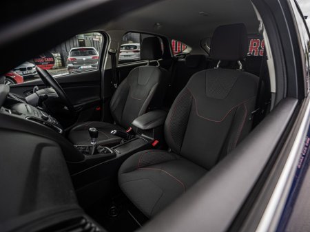 2015 Ford Focus - thumbnail 26