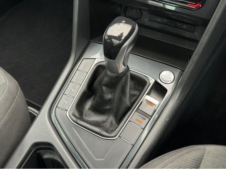 2021 Volkswagen Tiguan - thumbnail 30