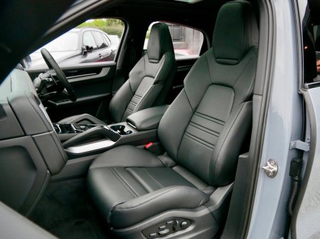 2025 Porsche Cayenne Cayenne E-Hybrid Coup&eacute; €123,950 thumbnail