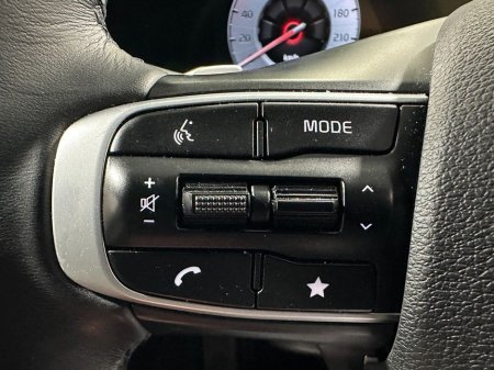 2025 Kia Sportage 30th Anniversary Edition Plug-in Hybrid 4x4 €42,800 thumbnail