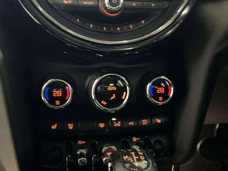 2016 MINI Cooper 1.2 Automatic, Reversing camera €13,895 thumbnail