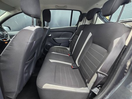 2017 Dacia Sandero Stepway 1.5 dCi 90 STEPWAY SIGNATURE €5,950 thumbnail