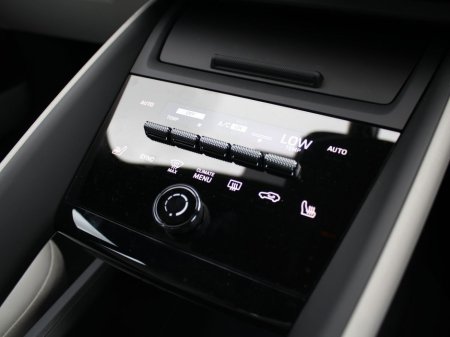 2025 Porsche Macan Electric €82,000 thumbnail