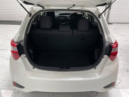 2017 Toyota Yaris - thumbnail 9