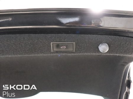 2022 Skoda Octavia OCTAVIA C RS 1.4TSI 245HP IV €29,950 thumbnail