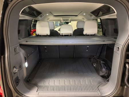 2025 Land Rover Defender X-DYNAMIC SE=HUGE SPEC//LIGHT INTERIOR//AS NEW=2 YEAR WARRANTY=TAILORED FINANCE PACKAGES AVAILABLE=TRADE IN'S WELCOME €104,995 thumbnail