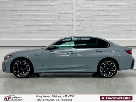 2025 BMW 3 Series - thumbnail 4