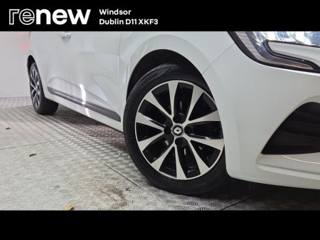 2022 Renault Clio Iconic TCe 90 €15,995 thumbnail