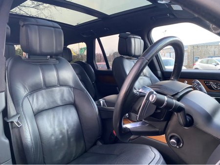 2020 Land Rover Range Rover RANGE ROVER P400e AUTOBIOGRAPHY €53,995 thumbnail