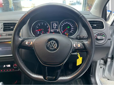2017 Volkswagen Polo €13950! 2017 VOLKSWAGEN POLO TSI CONFORTLINE 1.2 AUTOMATIC WITH REVERSE CAMERA AND MORE €13,950 thumbnail