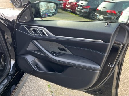 2022 BMW i4 - thumbnail 13