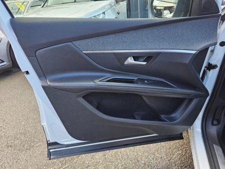 2018 Peugeot 5008 - thumbnail 24