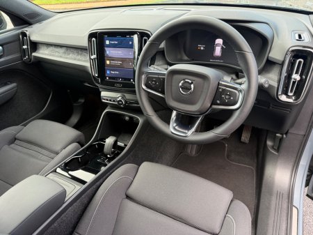 2022 Volvo XC40 - thumbnail 9