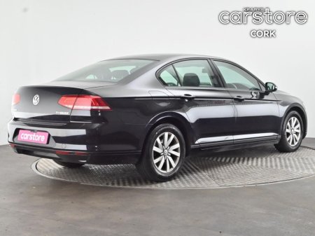 2017 Volkswagen Passat - thumbnail 5