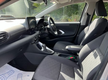 2025 Toyota Yaris Yaris Hybrid 115 Luna €28,250 thumbnail